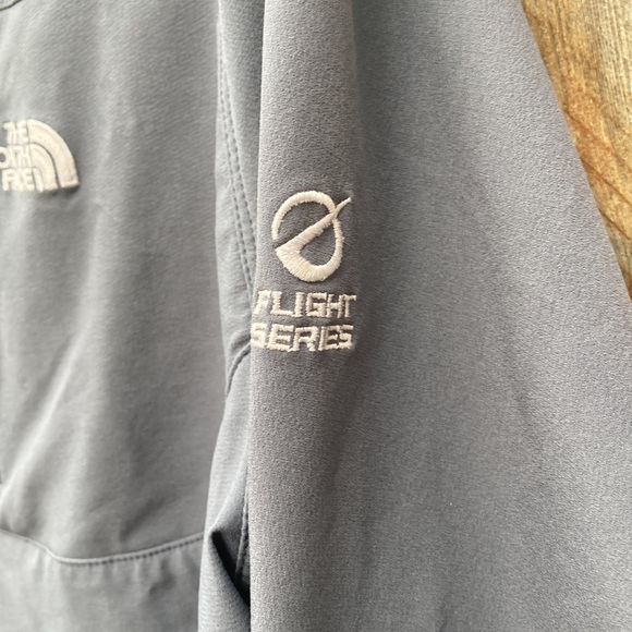 The North Face Windshirt - Picture 3 of 6